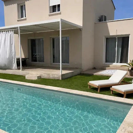 Дом отдыха 4-bedroom Pool Near Nimes And Arles Бельгард