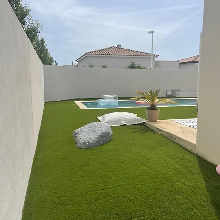 4-bedroom Pool Near Nimes And Arles Tatil Evi